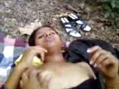 கிளாடியாவின் பிங்க் ஸ்னட்சுக்கு முகவரின் கருப்பு தண்டு